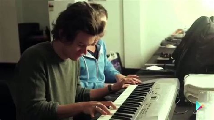 Can Harry Styles Play The Piano?