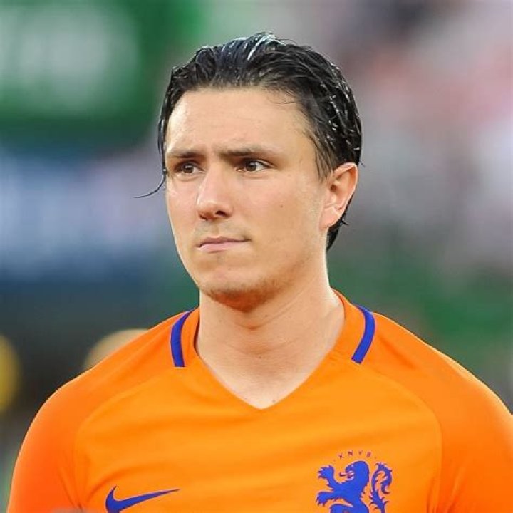Dutch Footballer Steven Berghuis Bio, Net Worth, Salary, Stats, Girlfriend, & Daughter