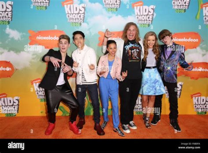 School of Rock’s Tony Cavalero Takes Us Behind-the-Scenes at the 2016 Kids’ Choice Awards – Celeb Secrets