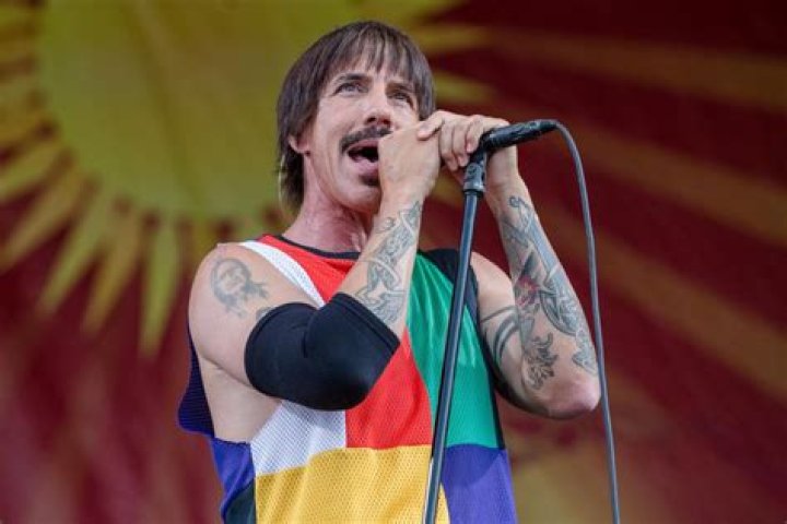 The Red Hot Chili Peppers’ Anthony Kiedis Hospitalized – DETAILS! – Celeb Secrets