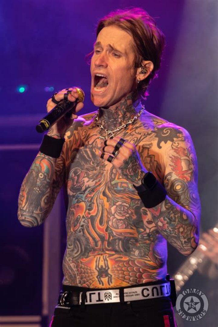 Tour News: Walker Hayes, Scotty McCreery, Sabrina Carpenter, Buckcherry/Skid Row, The Flaming Lips, Chase Rice, Parmalee, The Interrupters, Joshua Bassett, & Nick Cannon