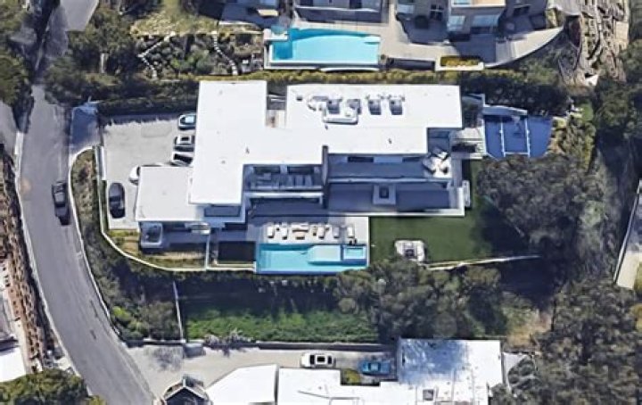 Where Does David Dobrik Live?